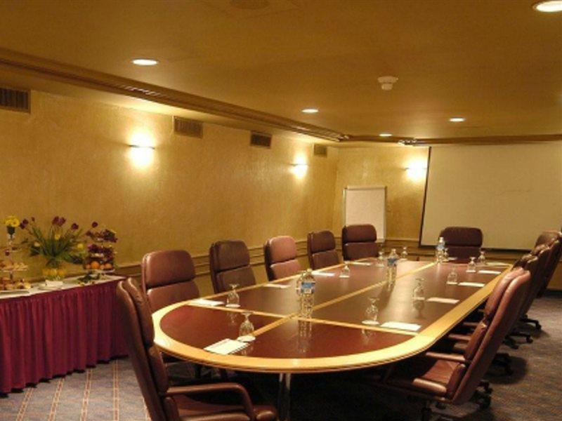 Holiday Inn Montreal Midtown المظهر الخارجي الصورة